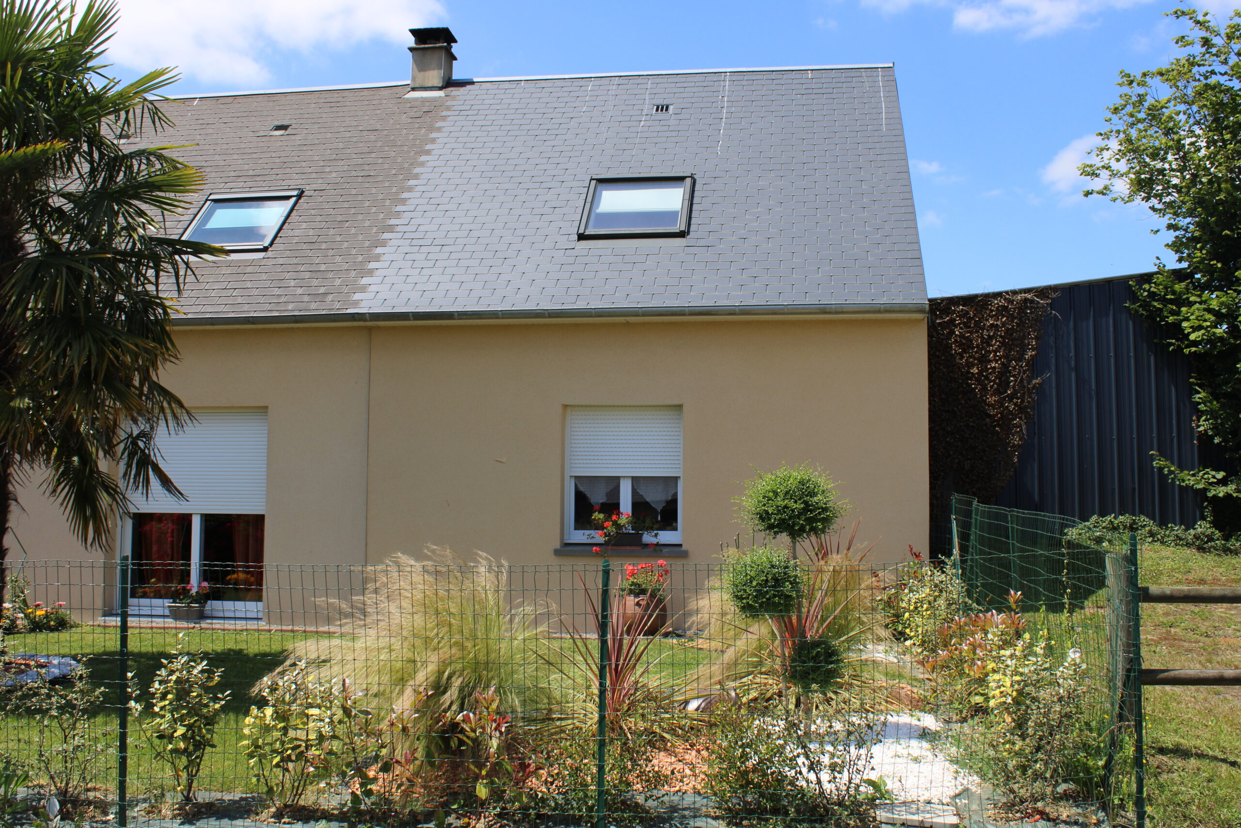 Vue de face de l'extension à Brécey