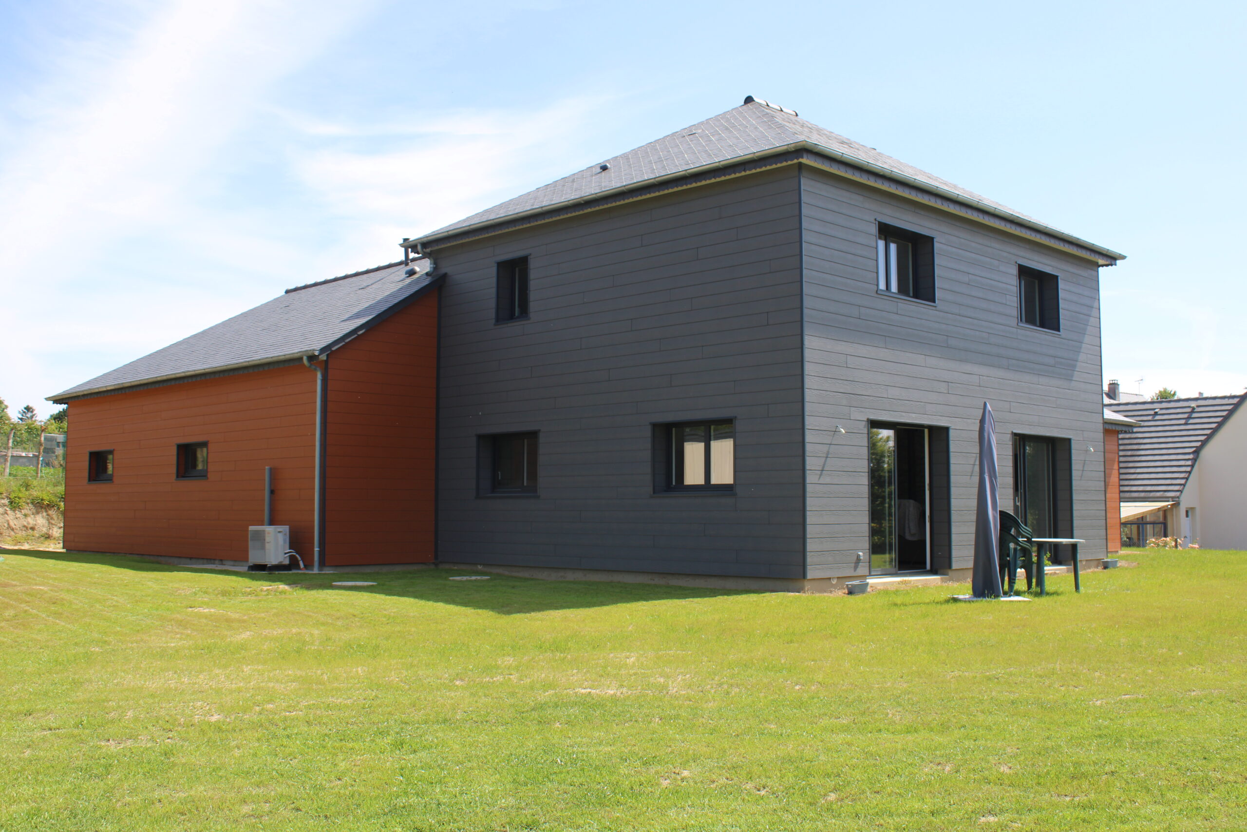 Vue de profil maison à Parigny
