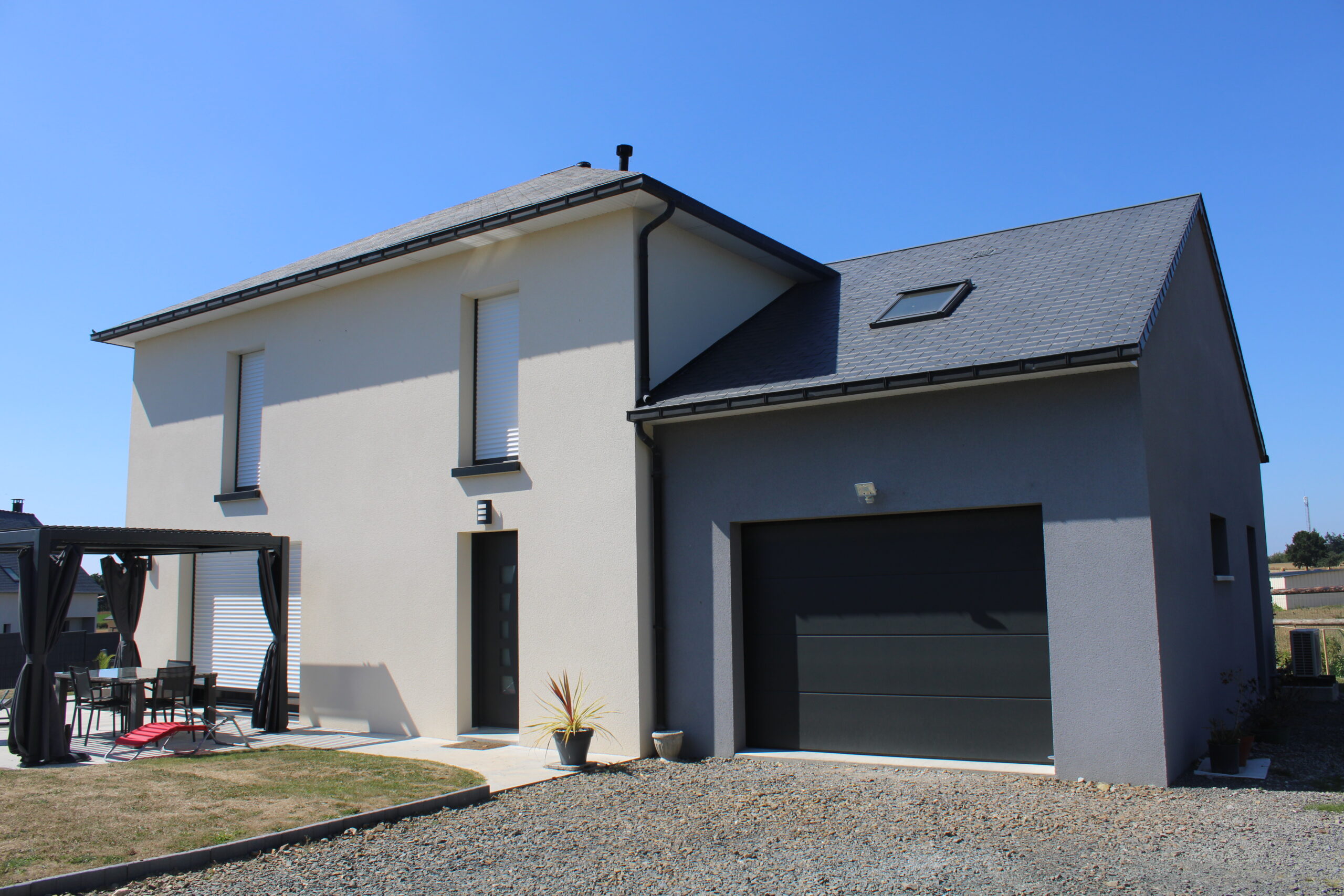 Vue de profil de la maison