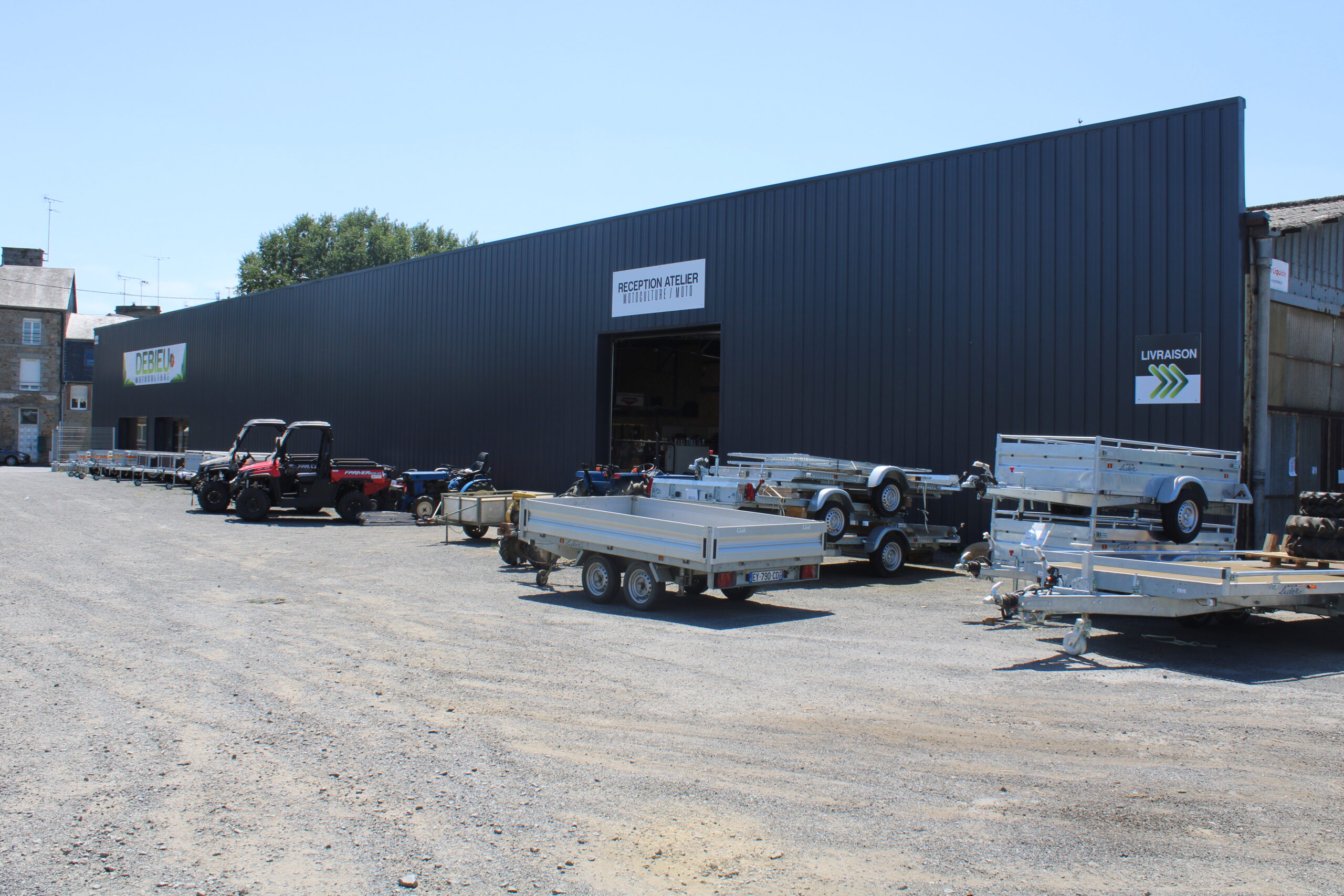 Vue latérale du bâtiment Debieu à Avranches
